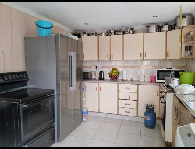 3 BEDROOM HOUSE FOR SALE IN KWAMASHU